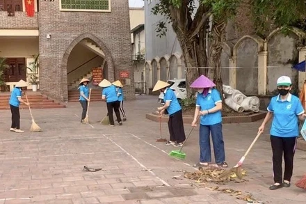 Gìn giữ cảnh quan môi trường sạch, đẹp đã trở thành nền nếp trong cuộc sống của người dân Gia Lâm.