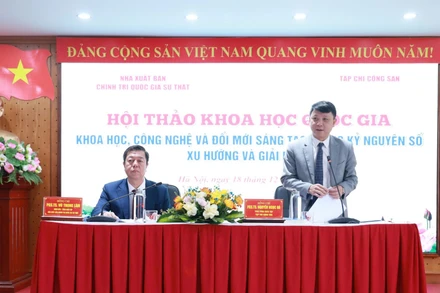 PGS, TS Vũ Trọng Lâm, Ủy viên Ban Chấp hành Đảng bộ các cơ quan Đảng Trung ương, Bí thư Đảng ủy, Giám đốc - Tổng Biên tập Nhà xuất bản Chính trị quốc gia Sự thật và PGS, TS Nguyễn Ngọc Hà, Phó Tổng Biên tập Tạp chí Cộng sản chủ trì Hội thảo.