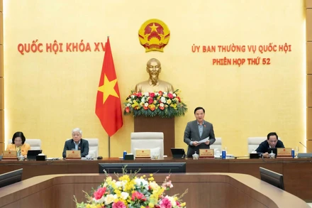 Phó Chủ tịch Quốc hội Nguyễn Khắc Định điều hành phiên họp. (Ảnh: DUY LINH)