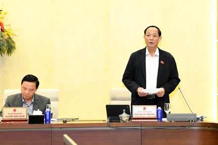 Thông qua Nghị quyết quy định về tiếp công dân, xử lý đơn, thư khiếu nại, tố cáo