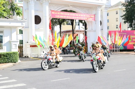 Tổ 198 ra quân giữ gìn an ninh trật tự.