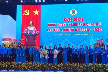 Ban Chấp hành Công đoàn thành phố Cần Thơ, nhiệm kỳ 2025-2030 ra mắt đại hội.