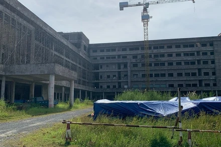 Bệnh viện Ung bướu Cần Thơ mới xây dựng xong phần thô và ngừng thi công từ năm 2022 đến nay.