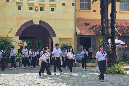 Thí sinh trong ngày đầu dự thi vào Trường trung học phổ thông Châu Văn Liêm, quận Ninh Kiều, thành phố Cần Thơ. (Ảnh: PHẠM ĐỖ)