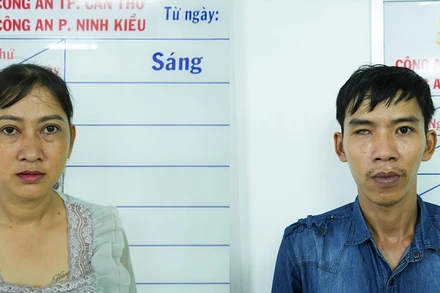 Trang và Lượm tại cơ quan công an.