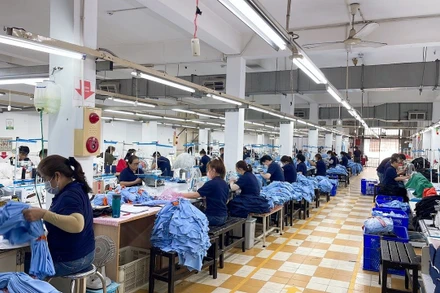 Nhiều lao động mong được làm tăng ca để có thêm thu nhập.