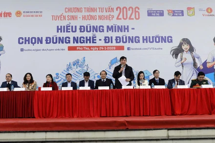 Đại diện các trường đại học tư vấn cho học sinh về tuyển sinh năm 2026.