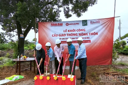 Nghi thức khởi công cầu Ba Lý tại ấp Lung Chim, xã Định Thành, tỉnh Cà Mau vào sáng 26/9.