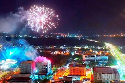 Một điểm cầu bắn pháo hoa trên địa bàn tỉnh Cà Mau vào đêm giao thừa 2025. (Ảnh minh họa)