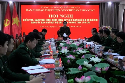 Thiếu tướng Vũ Quốc Ân, Phó Chính ủy Bộ đội Biên phòng phát biểu ý kiến. (Ảnh: PV)