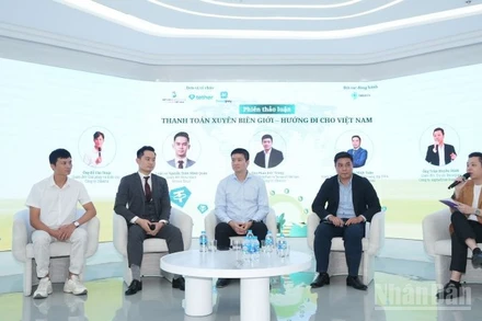 (Từ trái qua phải) Ông Đỗ Văn Thuật (1Matrix); ông Nguyễn Trần Minh Quân (Krysos Trust); ông Phan Đức Trung (Chủ tịch VBA); ông Nguyễn Minh Tuấn (AFA Capital); ông Trần Huyền Dinh (AlphaTrue), cùng thảo luận về chủ đề “Thanh toán xuyên biên giới - Hướng đi cho Việt Nam”. (Ảnh: HNV)