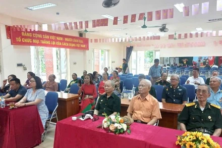 Quang cảnh 1 cuộc họp của tổ dân phố trên địa bàn phường Từ Liêm, Hà Nội. (Ảnh: PV)