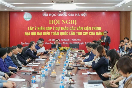 Quang cảnh Hội nghị lấy ý kiến góp ý dự thảo các văn kiện trình Đại hội đại biểu toàn quốc lần thứ XIV của Đảng.