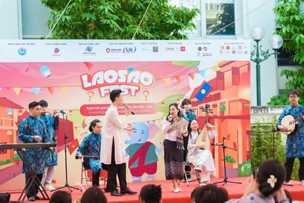 Ngày hội giao lưu văn hóa sinh viên Việt-Lào mang đến không gian trẻ trung với nhiều hoạt động phong phú.