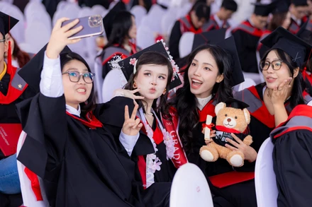 Trường đại học Anh Quốc Việt Nam vinh danh hơn 600 tân cử nhân và thạc sĩ.