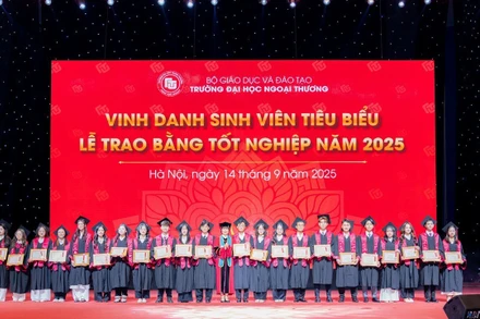 Vinh danh sinh viên tiêu biểu Trường đại học Ngoại thương. 