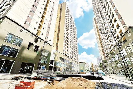 Dự án nhà ở xã hội Lý Thường Kiệt (số 324 Lý Thường Kiệt, phường Diên Hồng) đang thi công hoàn thiện sau khi hoàn thành xây dựng phần thô.