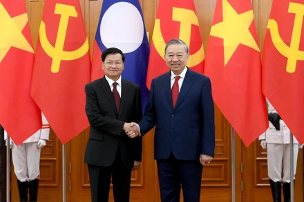 Tổng Bí thư Tô Lâm với Tổng Bí thư, Chủ tịch nước Lào Thongloun Sisoulith tại Trụ sở Trung ương Đảng. (Ảnh: ĐĂNG KHOA)