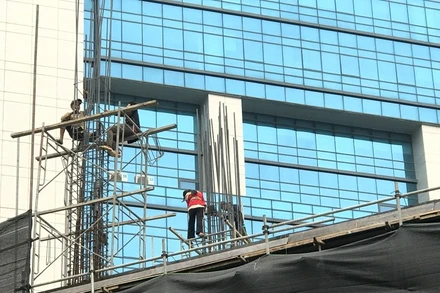 Bảo đảm an toàn trong thi công xây dựng. 