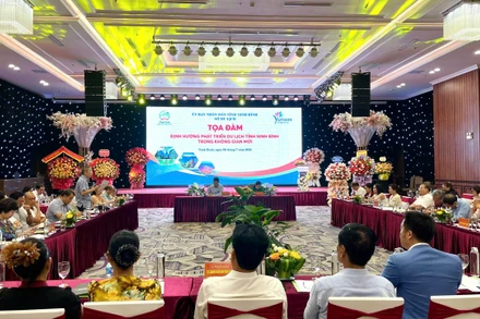 Các đại biểu dự tọa đàm.