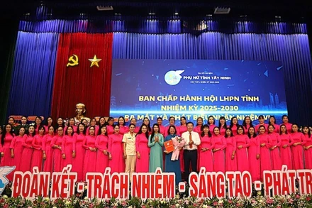 Ban Chấp hành Hội Liên hiệp Phụ nữ Tây Ninh khóa I, nhiệm kỳ 2025-2030 ra mắt Đại hội.