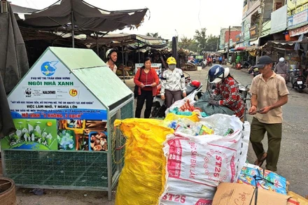 Bán phế liệu từ ngôi nhà xanh dùng để gây quỹ an sinh xã hội