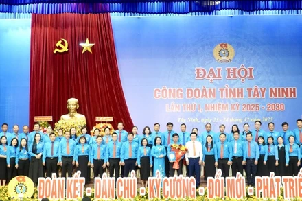 Ban Chấp hành Liên đoàn Lao động tỉnh Tây Ninh lần thứ I, nhiệm kỳ 2025-2030, ra mắt Đại hội.