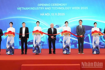 Chính thức khai mạc Tuần lễ Công nghiệp và Công nghệ Việt Nam 2025. (Ảnh: KIM DUNG)