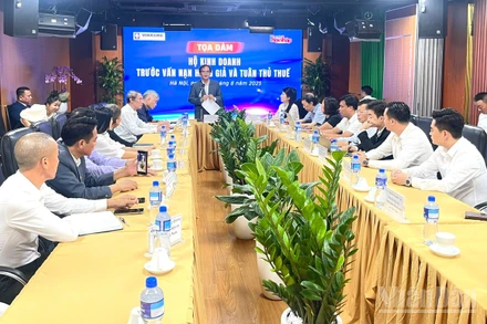 Tọa đàm: “Hộ kinh doanh trước vấn nạn hàng giả và tuân thủ thuế”. (Ảnh: Kim Dung)