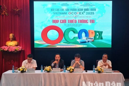 Đại diện lãnh đạo các đơn vị phối hợp tổ chức. (Ảnh: KIM DUNG)