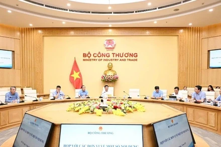 Bộ Công thương họp công bố quyết định cử 34 lãnh đạo cấp cục, vụ về địa phương công tác. (Ảnh: BCT)