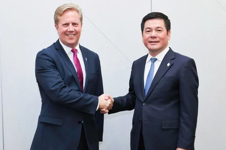 Bộ trưởng Công thương Việt Nam Nguyễn Hồng Diên và Bộ trưởng Thương mại New Zealand Todd McClay.
