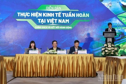 Diễn đàn “Thực hiện kinh tế tuần hoàn tại Việt Nam: Chính sách và kết nối hành động”. (Ảnh: KIM DUNG)