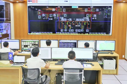 Phòng điều độ Công ty điện lực Hưng Yên điều hành phân phối điện.