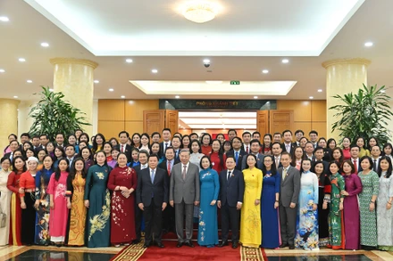 Tổng Bí thư Tô Lâm, các đồng chí lãnh đạo Đảng, Nhà nước cùng các đại biểu Quốc hội trẻ tại buổi gặp mặt. (Ảnh: THỦY NGUYÊN)