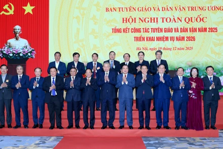 Tổng Bí thư Tô Lâm và các đồng chí lãnh đạo Đảng, Nhà nước dự Hội nghị tổng kết công tác tuyên giáo và dân vận năm 2025, triển khai nhiệm vụ năm 2026. (Ảnh: ĐĂNG KHOA)