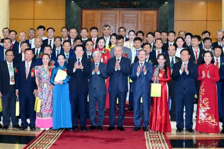 Tổng Bí thư Tô Lâm với các đại biểu tham dự cuộc gặp mặt. (Ảnh ĐĂNG KHOA)