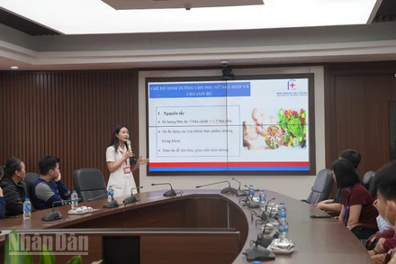 Từ móng giò đến rau xanh: Lời khuyên dinh dưỡng cho sản phụ 