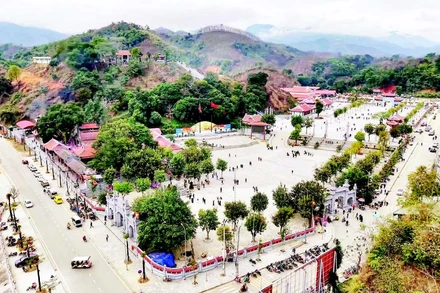 Di tích lịch sử văn hóa quốc gia đền Bảo Hà được trùng tu, mở rộng, tạo thuận lợi cho du khách chiêm bái, tham quan.