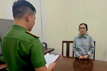 Đối tượng Nguyễn Thị Thu Thảo tại cơ quan điều tra. (Ảnh: Công an cung cấp).