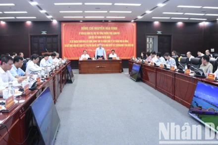 Quang cảnh buổi làm việc chiều ngày 21/6. (Ảnh: ANH ĐÀO)