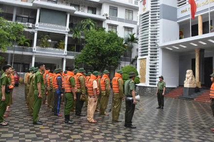 Công an thành phố Đà Nẵng tổ chức Lễ xuất quân lực lượng thanh niên xung kích tham gia hỗ trợ nhân dân phòng, chống bão số 12.