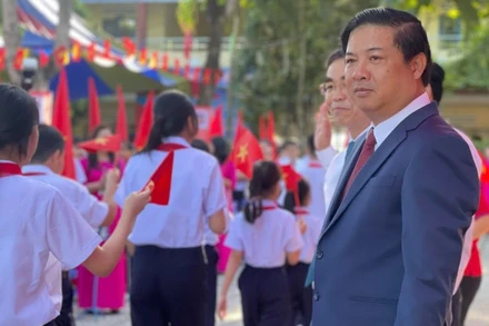 Chủ tịch Ủy ban nhân dân thành phố Đà Nẵng Lương Nguyễn Minh Triết dự lễ khai giảng năm học mới cùng thầy trò Trường trung học cơ sở Phạm Văn Đồng, xã Bà Nà, thành phố Đà Nẵng.