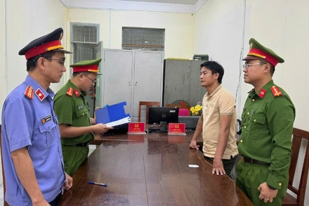 Công an Đà Nẵng bắt tạm giam giám đốc công ty nhiều lần tổ chức khai thác cát trái phép tại sông Vàng. (Ảnh: Công an cung cấp)