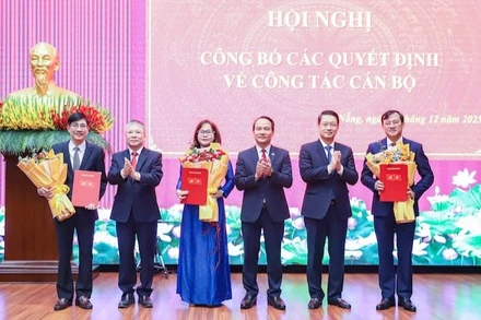 Thành ủy Đà Nẵng phân công, điều động nhiều cán bộ chủ chốt. 