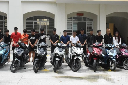 Các đối tượng thanh thiếu niên tham gia tụ tập gây rối trật tự công cộng tại cơ quan Công an.