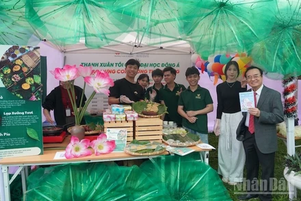 Sinh viên Đà Nẵng trải nghiệm không gian văn hóa Hàn Quốc được tổ chức ngày 19/12. (Ảnh: ANH ĐÀO)