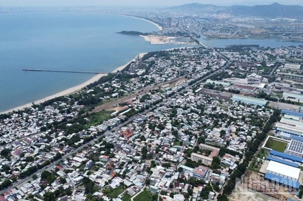 Một góc vịnh Đà Nẵng nhìn từ trên cao. (Ảnh: ANH ĐÀO)