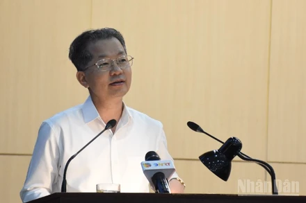 Đồng chí Nguyễn Văn Quảng, Ủy viên Trung ương Đảng, Bí thư Thành ủy, Trưởng Đoàn đại biểu Quốc hội thành phố Đà Nẵng phát biểu kết luận hội nghị. (Ảnh: ANH ĐÀO)