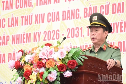 Thiếu tướng Nguyễn Hữu Hợp, Bí thư Đảng ủy, Giám đốc Công an thành phố Đà Nẵng phát lệnh ra quân toàn lực lượng. (Ảnh: ANH ĐÀO)